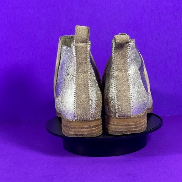 TOMS Women's Ella Taupe & Silver Suede Leather Ankle Bootie Shoe Size 9 - Picture 4 of 9
